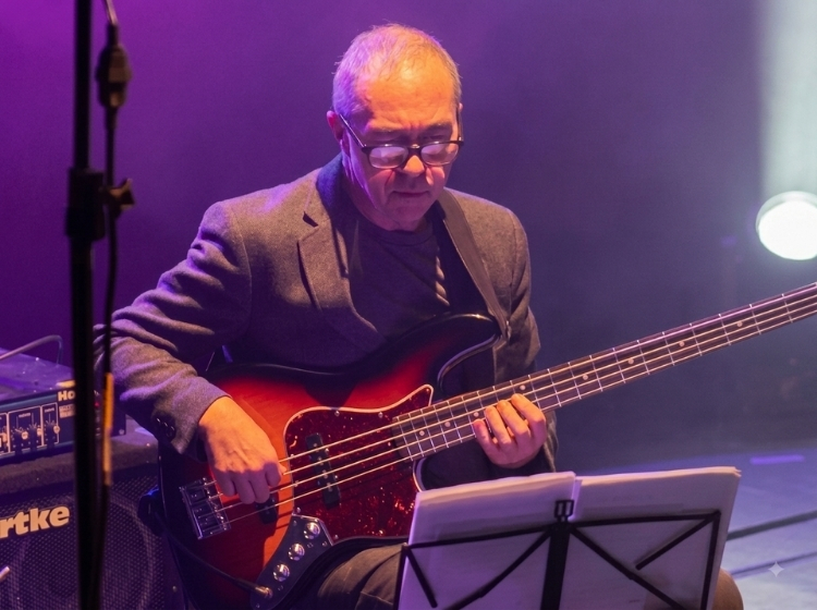 Giba Pinto músico com mais de 30 anos de experiência